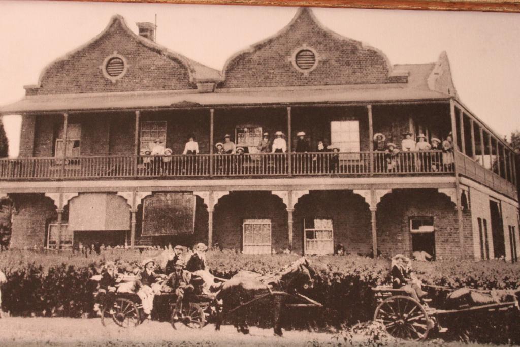 The Nottingham Road Hotel Bagian luar foto
