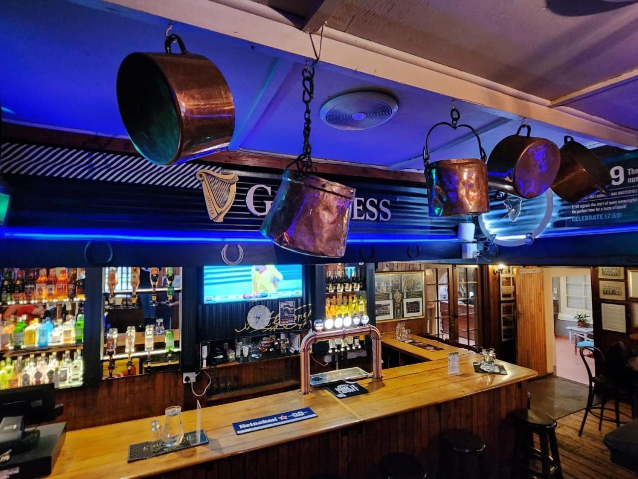 The Nottingham Road Hotel Bagian luar foto