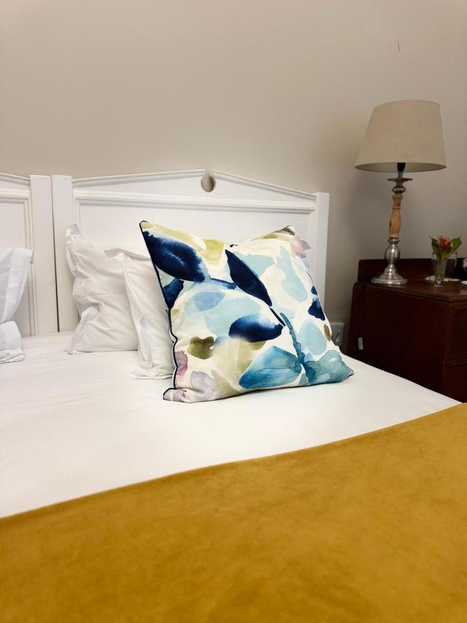 The Nottingham Road Hotel Bagian luar foto