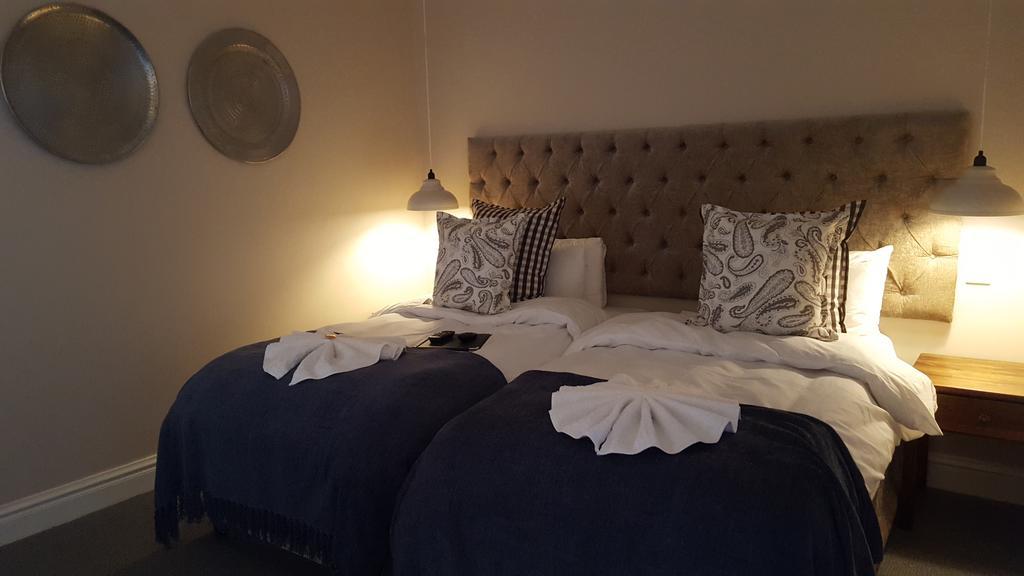 The Nottingham Road Hotel Bagian luar foto